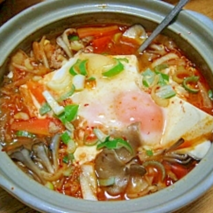 豆腐たっぷり　スンドゥブチゲ　（　韓国風豆腐鍋　）